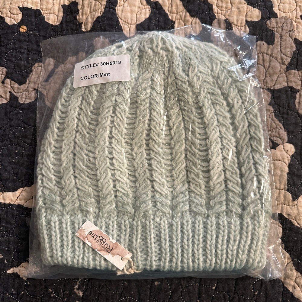 NWT Mint toboggan.